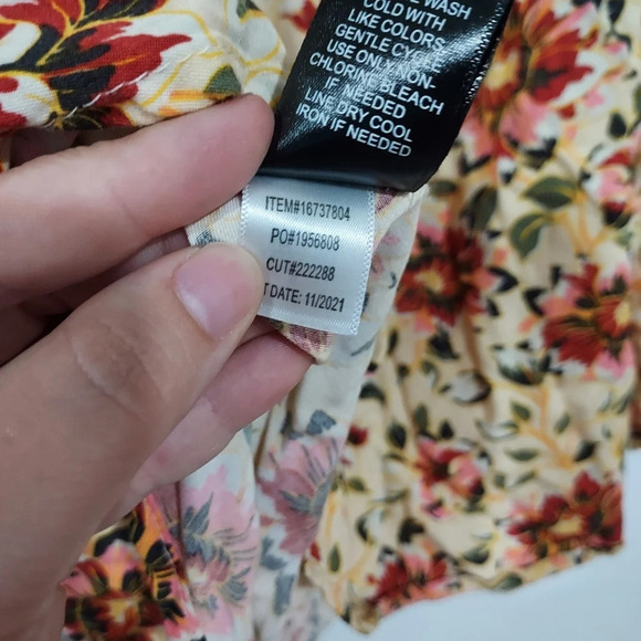 Torrid Multicolored Floral Harper Rayon Twill 3/4 Sleeve Blouse in Size 2 - Picture 12 of 13